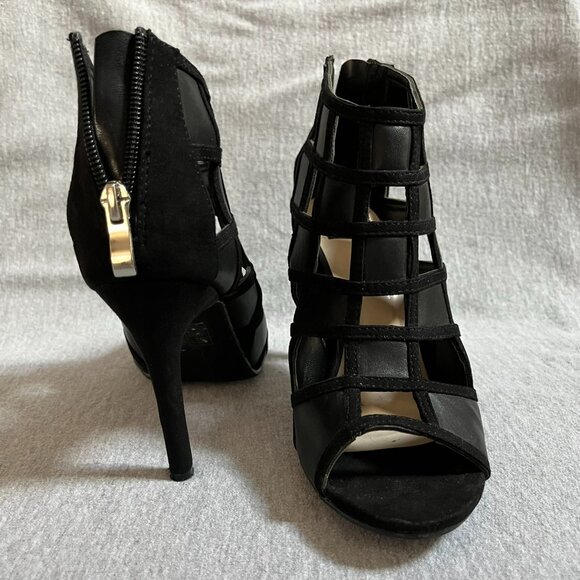 NYLA Juliet Black Back-Zip Peep-Toe Booties. Size 7 - Picture 12 of 12